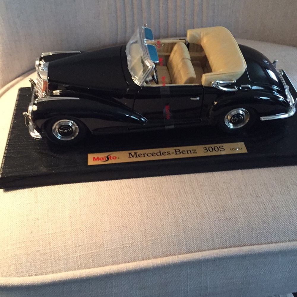 Maisto Mercedes Benz 300s  model car New in box🌷
